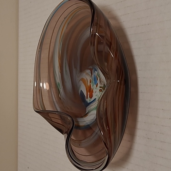 Beautiful Art Glass Ruffled Trinket Dish - Picture 6 of 16